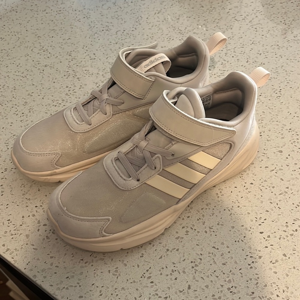 adidas size 6 grey/eggshell sneakers
